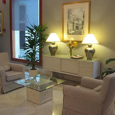 Dona Blanca Hotell 3*